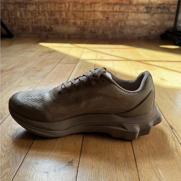 ALO Yoga Women’s Runner Sneaker in Gravel - Picture 2 of 9